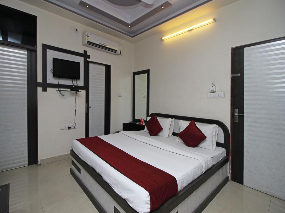 Hotel Oyo 8936 Near Wtp Mall