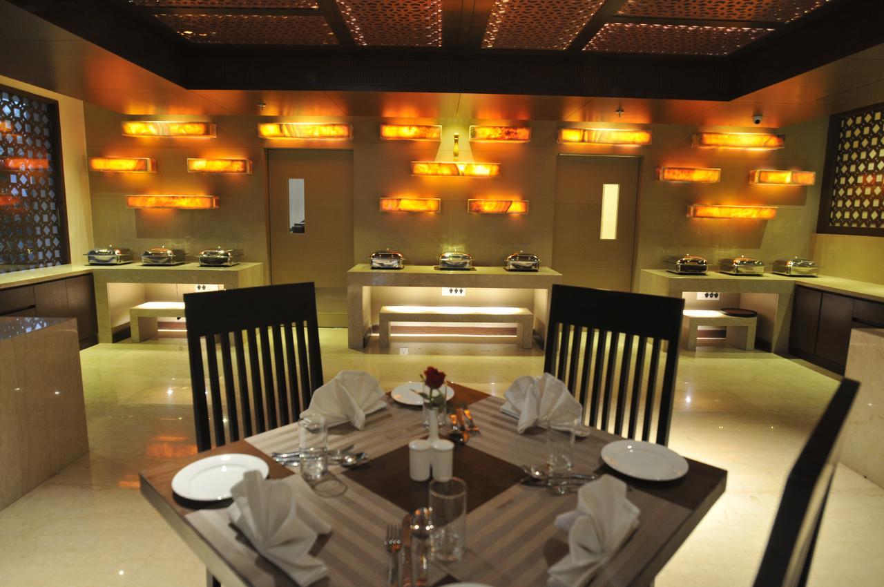 Royale Lalit Hotel 3*
