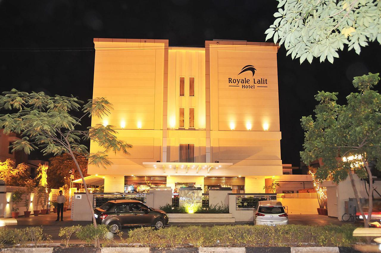 Royale Lalit Hotel 3*