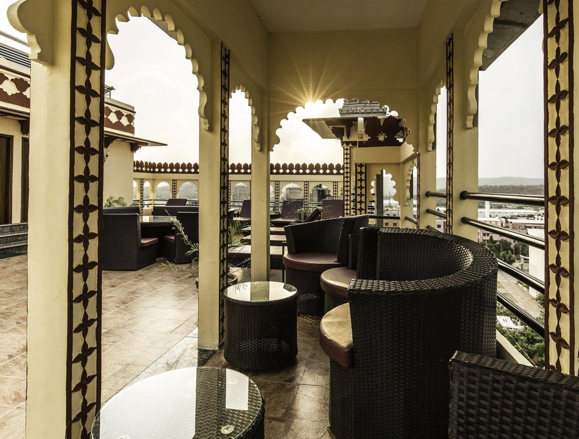Resort Umaid Haveli-a Heritage Style & Jaipur