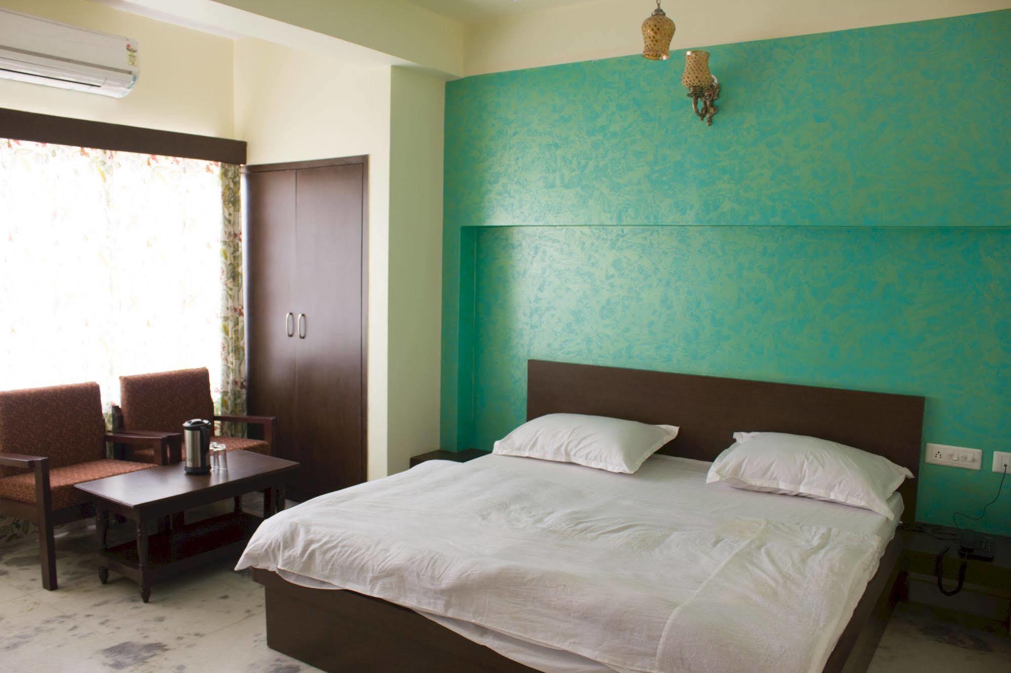 Hotel Holiday Home Jaipur
