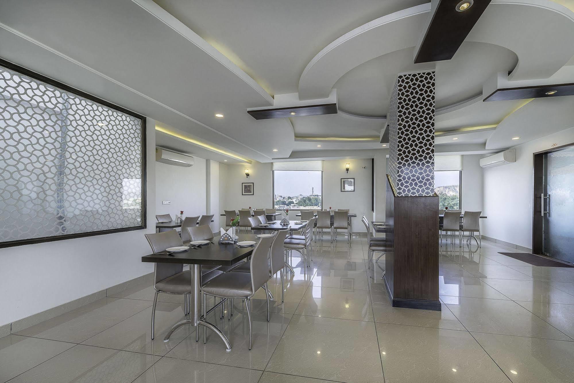 Treebo Signature Malviya Nagar