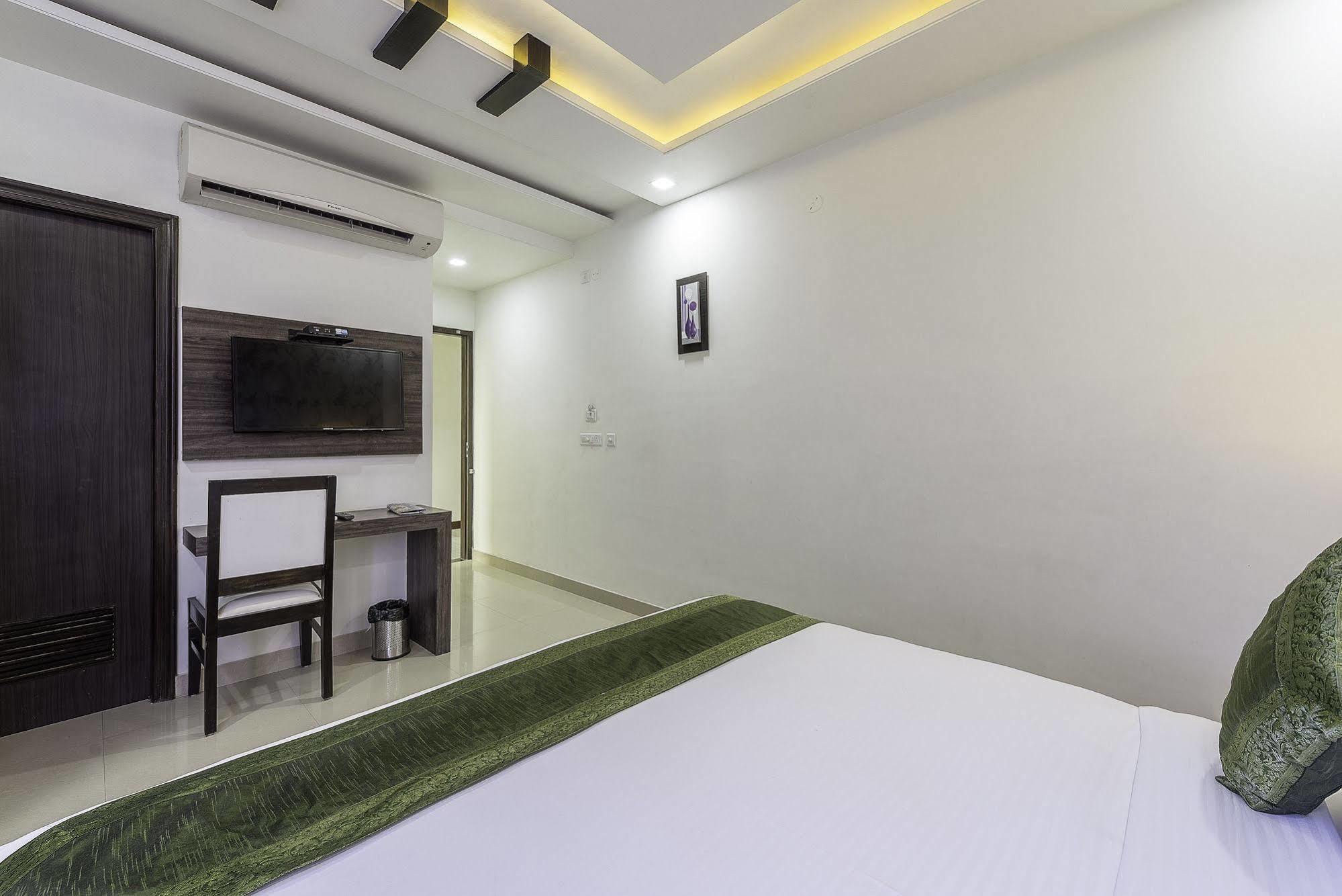 Inn Treebo Signature Malviya Nagar 3*