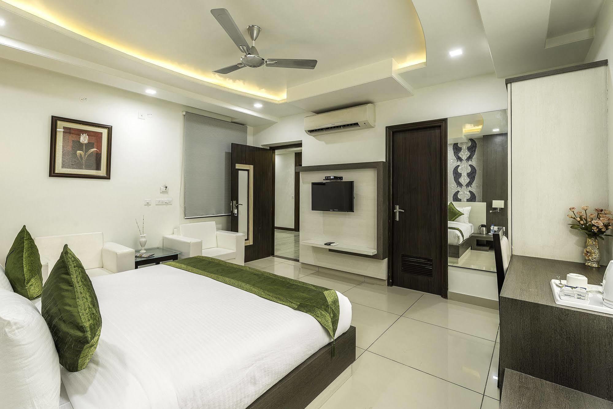 Treebo Signature Malviya Nagar