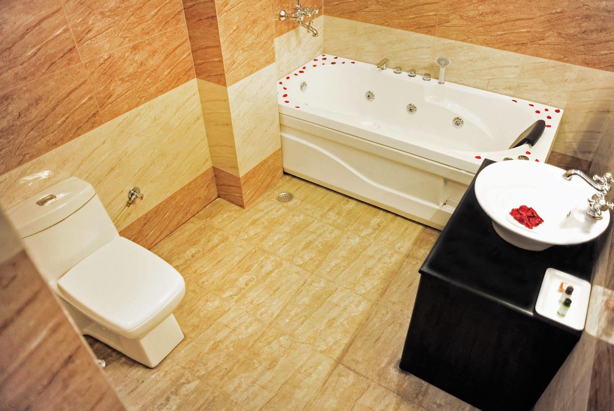 Hotel Raj Regency 3*