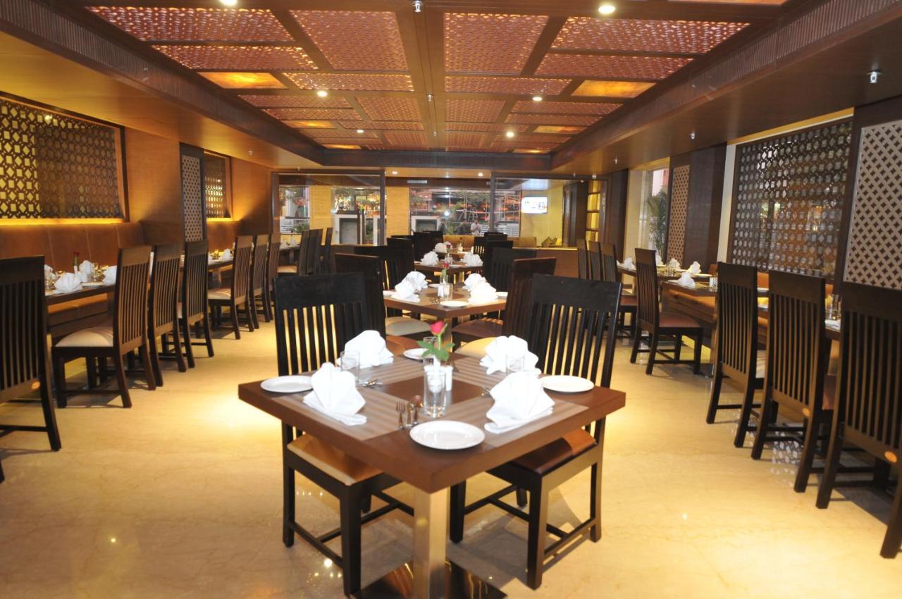 Royale Lalit Hotel 3*