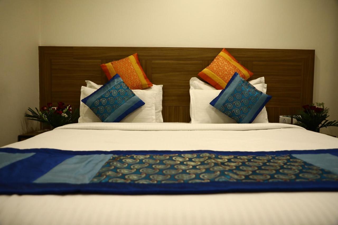 Om Palace Ajmer Road 3*