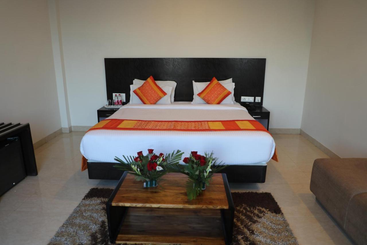 Hotel Om Palace Ajmer Road Jaipur