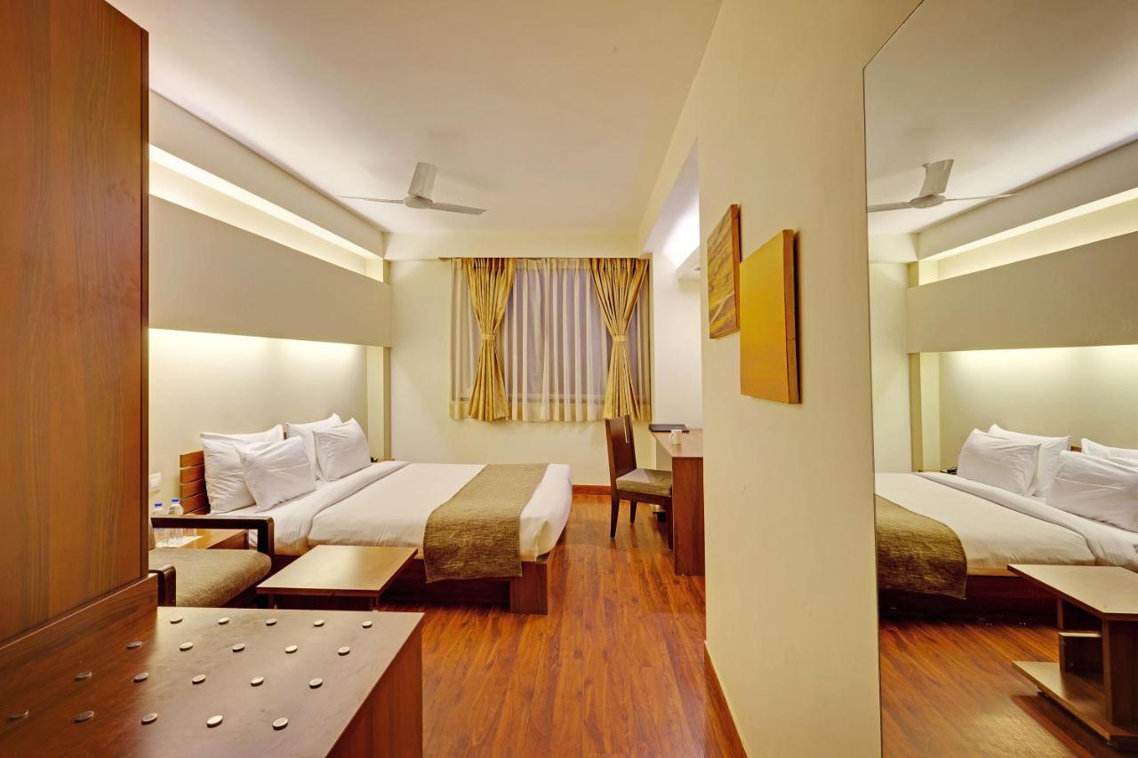 Whispering Palms Hotel 3*