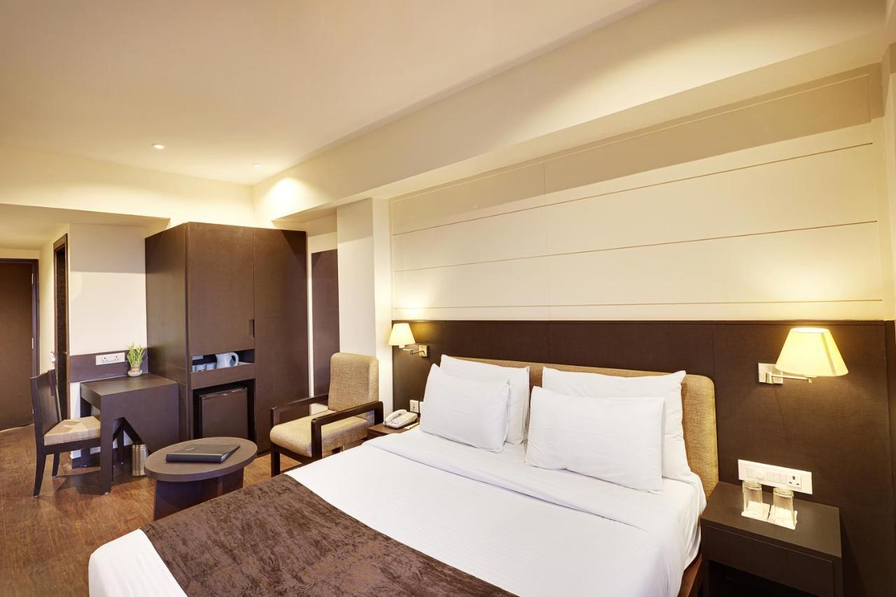 Whispering Palms Hotel 3*