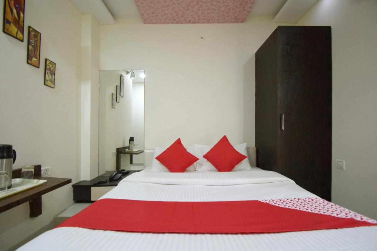 Oyo 23358 Royal Hotel