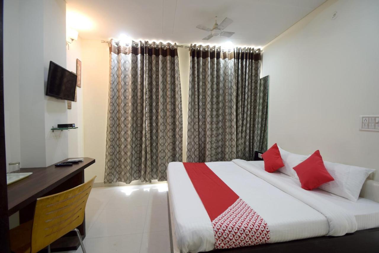 Oyo 23358 Royal 3* Jaipur