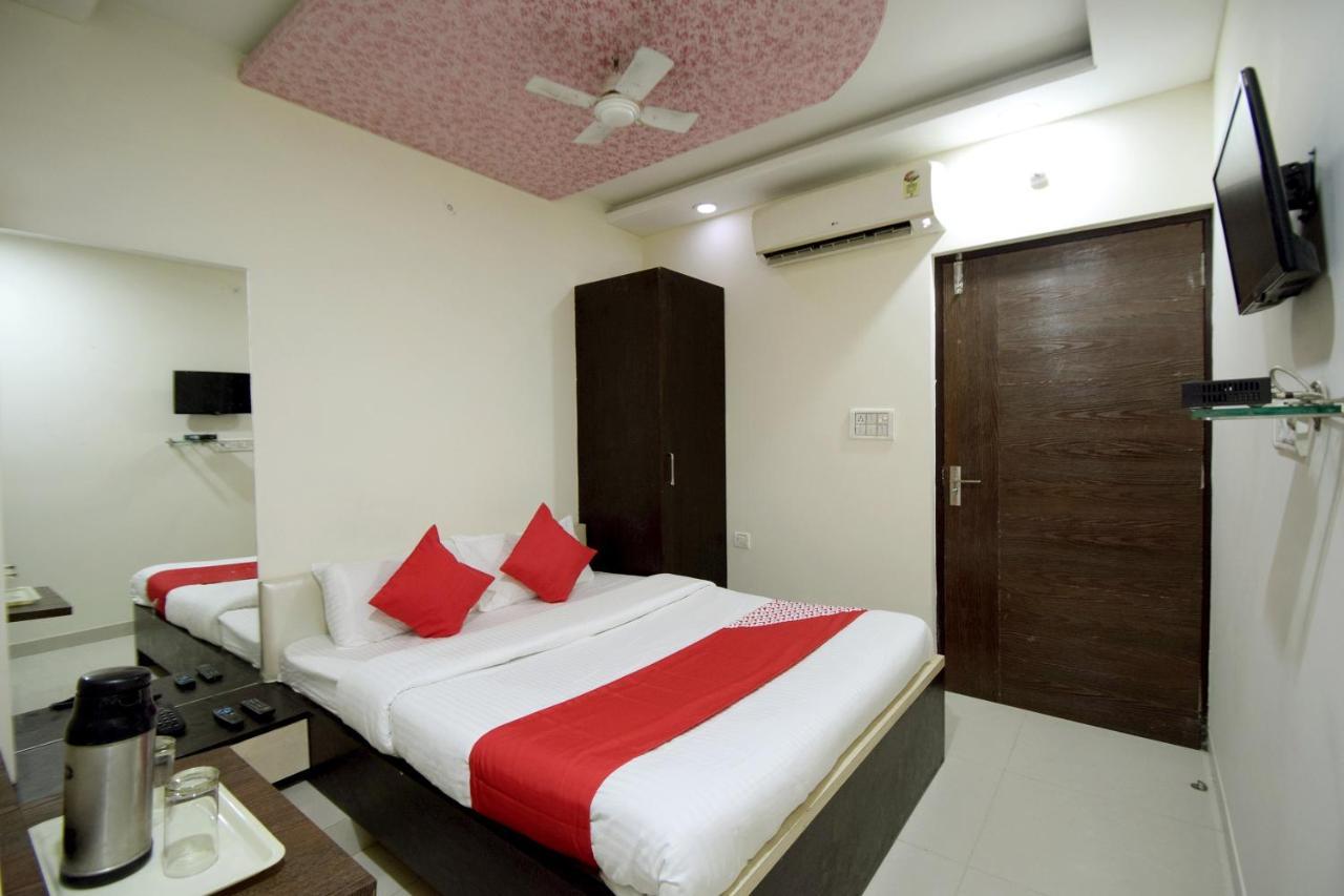 Hotel Oyo 23358 Royal 3*