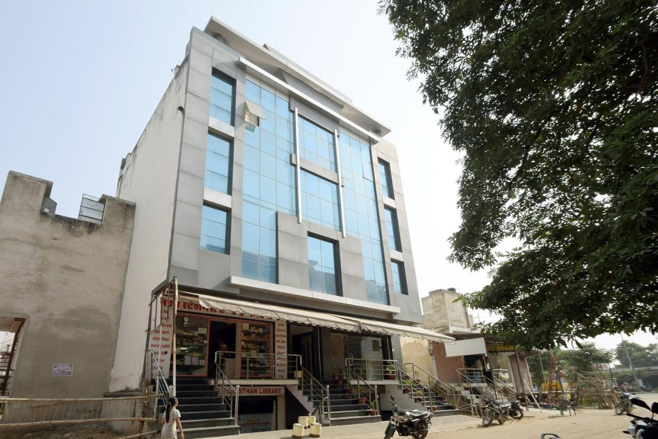 Oyo 23358 Royal Hotel Jaipur