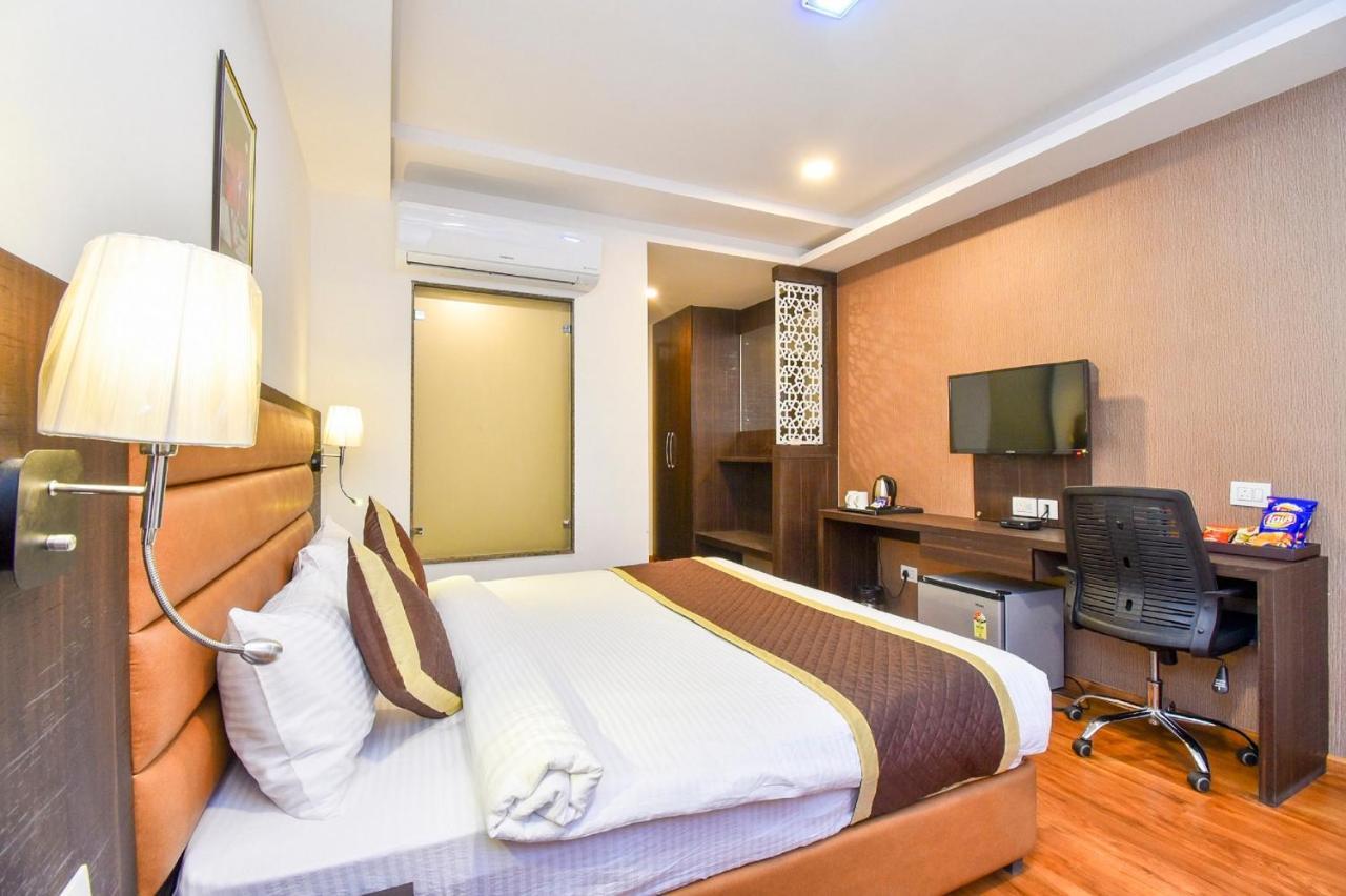 Suncity Plaza Hotel 4*