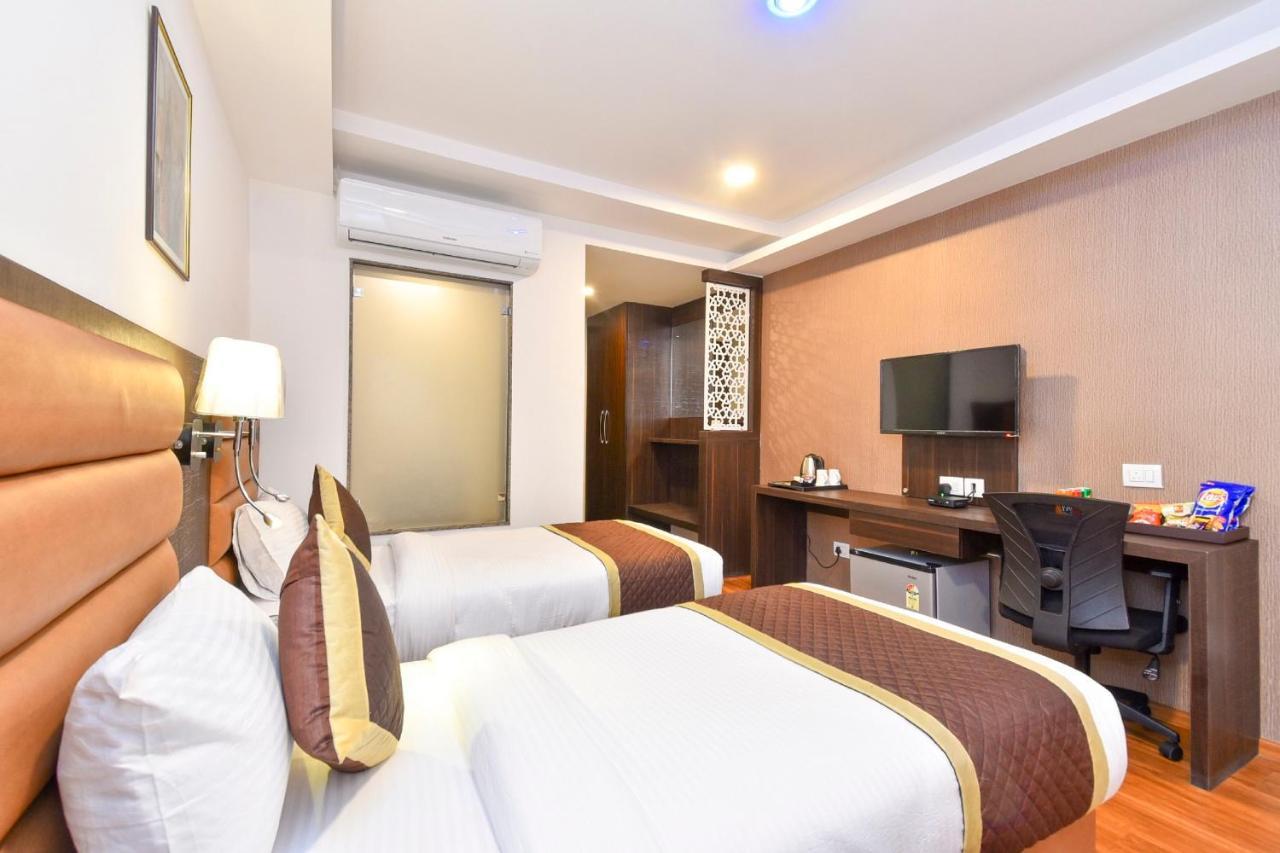 Suncity Plaza Hotel 4*