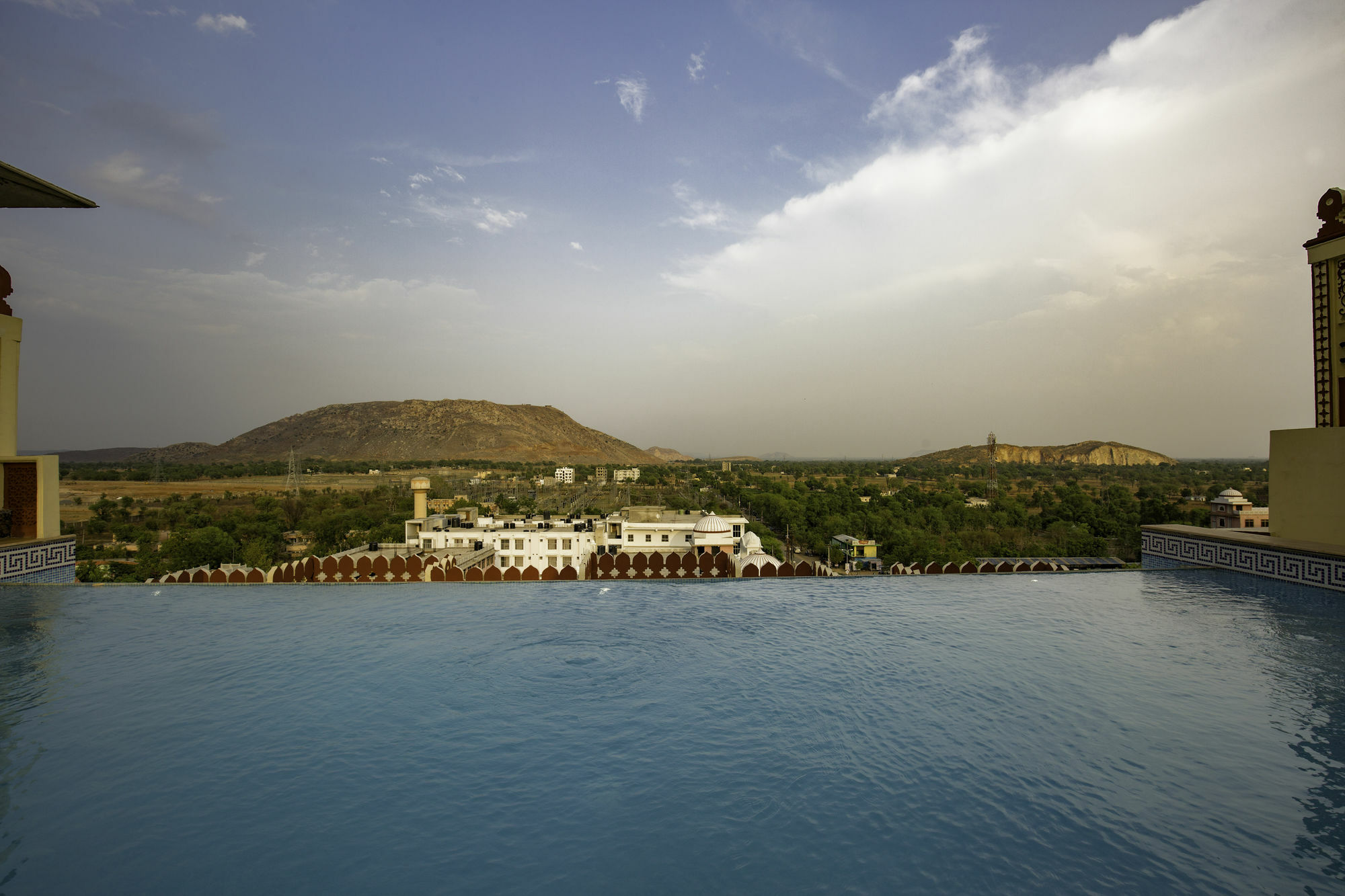 Resort Umaid Haveli-a Heritage Style & Jaipur