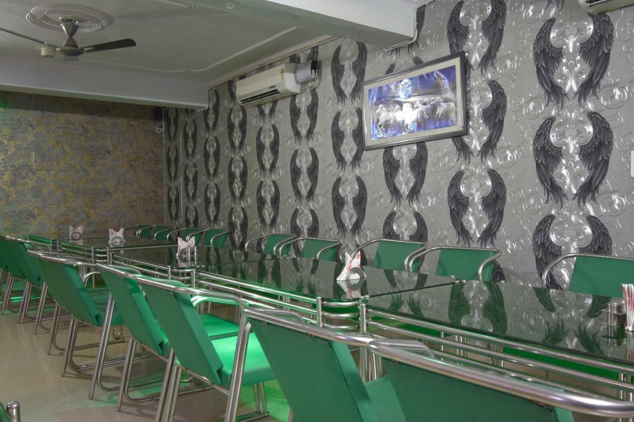 Hotel Fabhotel Golden Leaf I