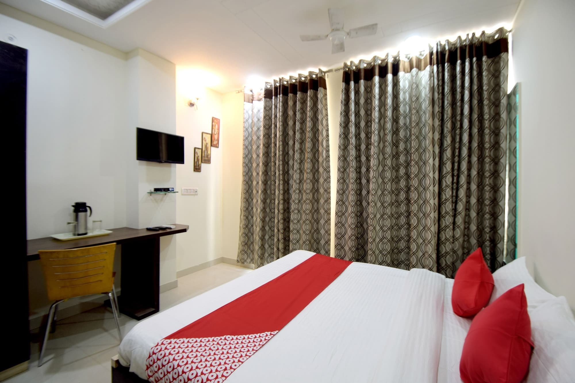 Hotel Oyo 23358 Royal 3*