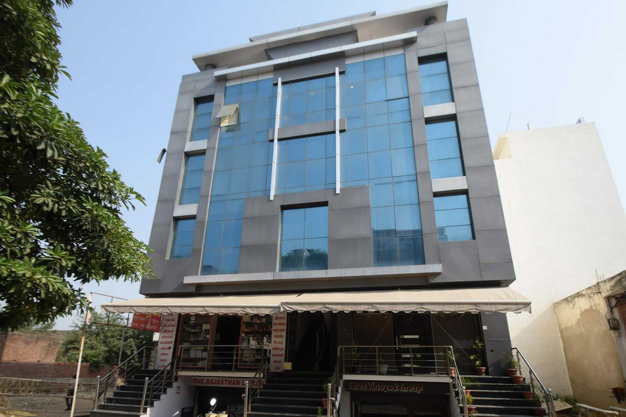 Oyo 23358 Royal Jaipur