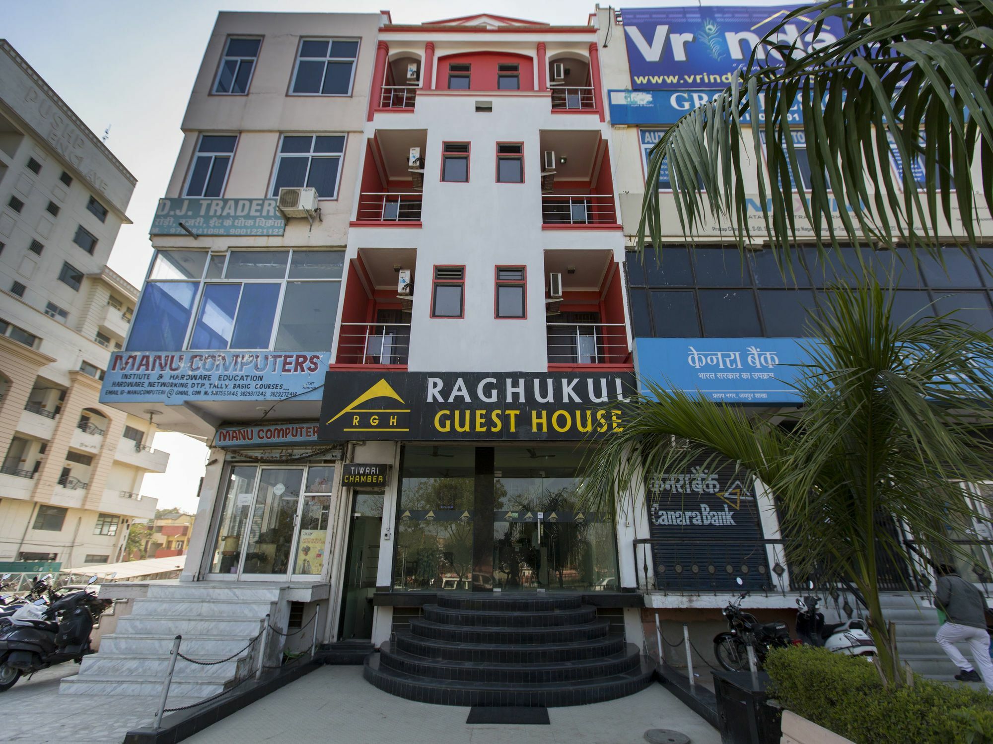 Hotel Oyo 7794 Raghukul 3*