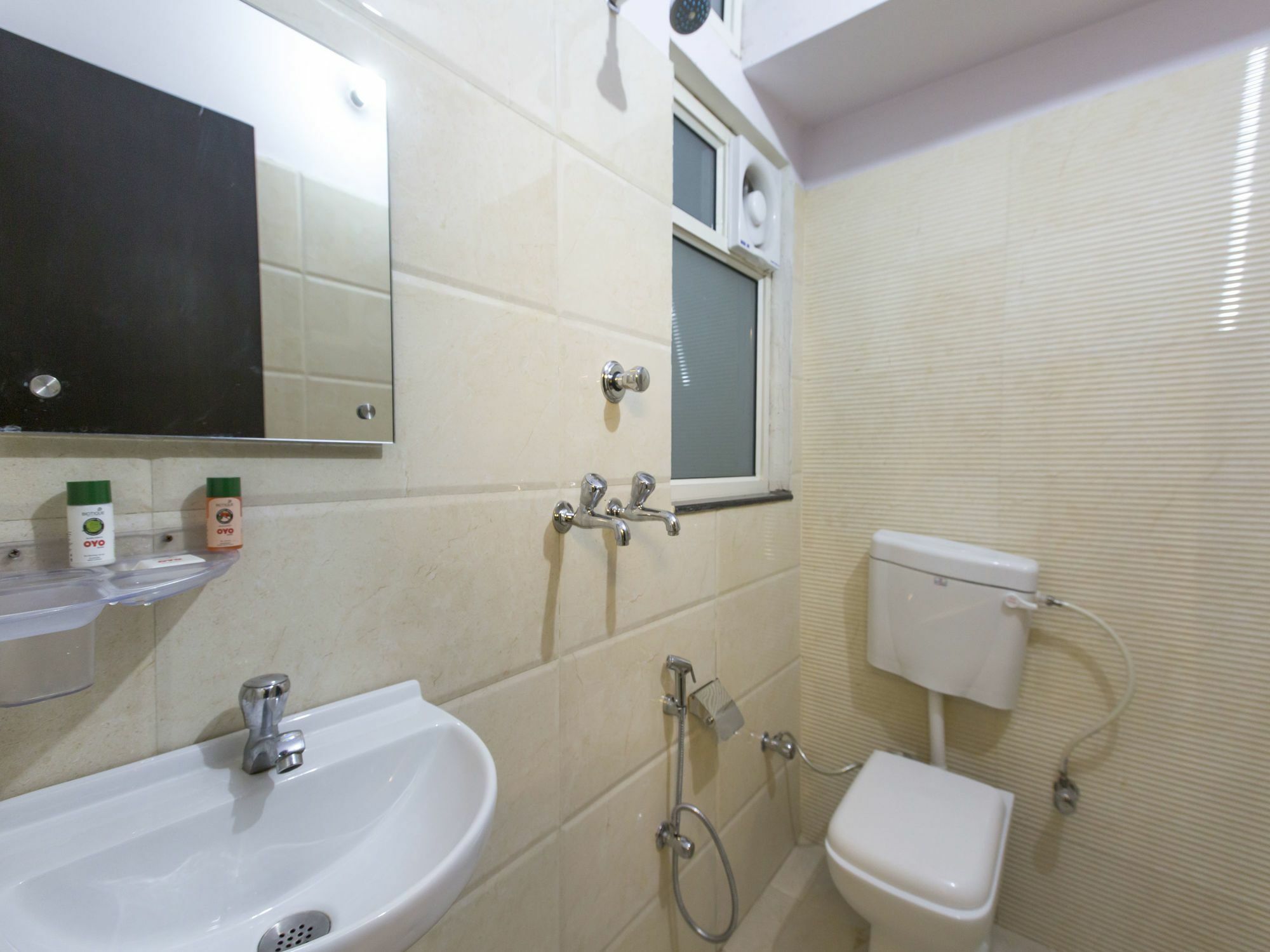 Oyo 7794 Raghukul Hotel 3*