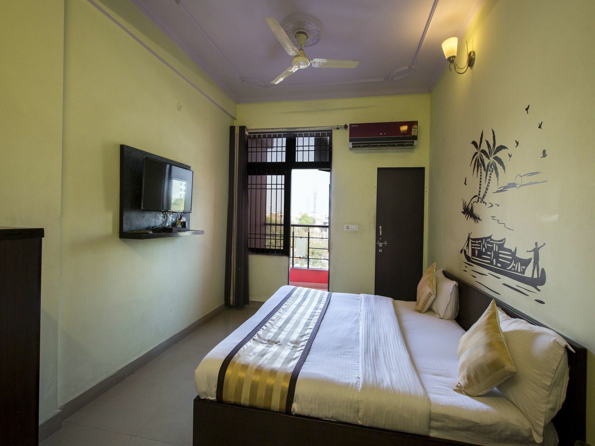 Hotel Oyo 7794 Raghukul 3*