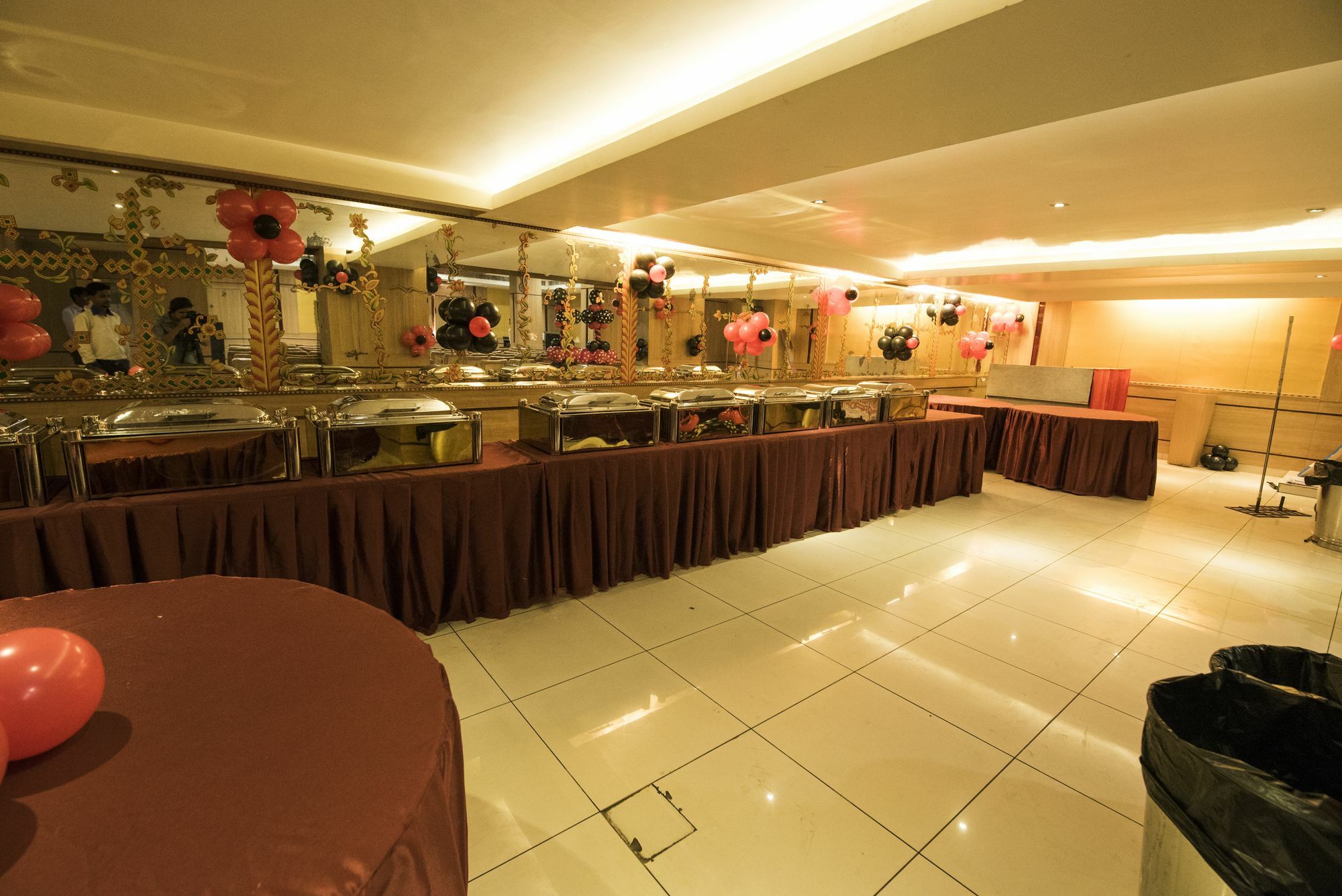 Hotel Fabhotel Royal Cm Bani Park