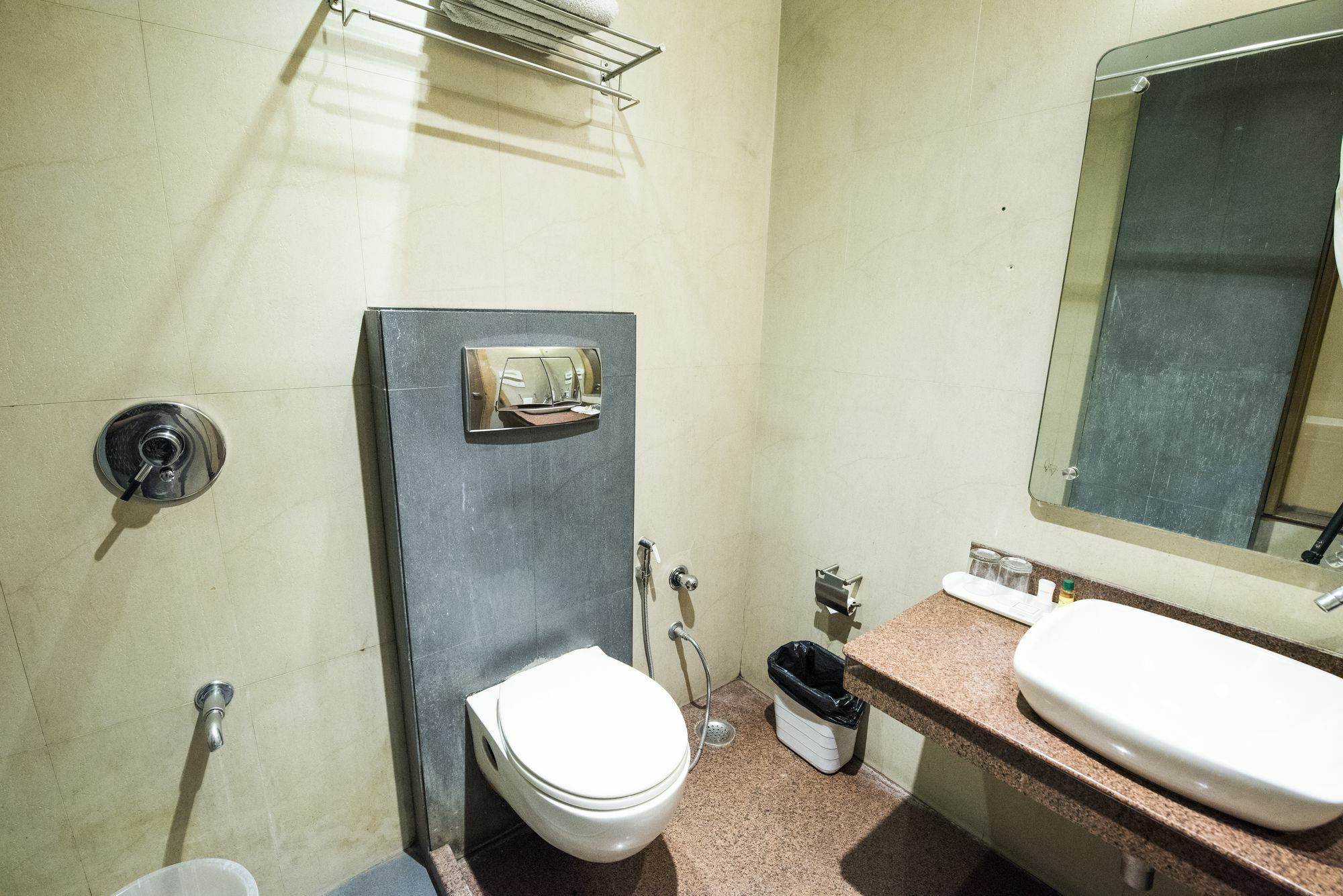 Fabhotel Royal Cm Bani Park
