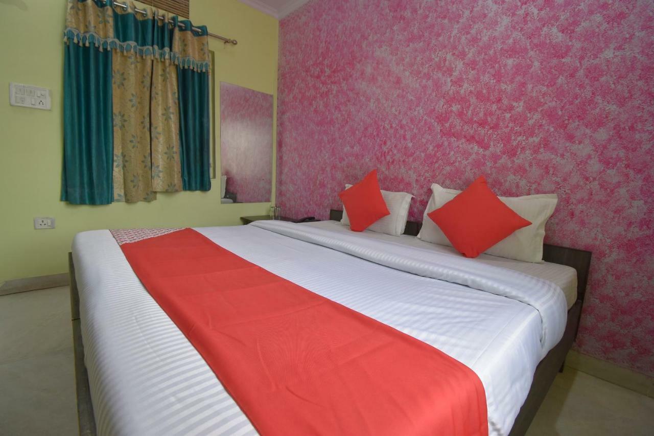 Hotel Fabhotel Golden Leaf I